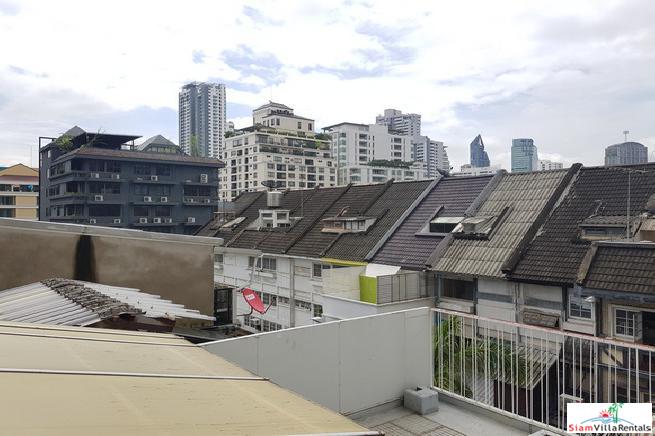 Family-Style Townhouse with Five Bedrooms in the Center of the City, Phrom Phong