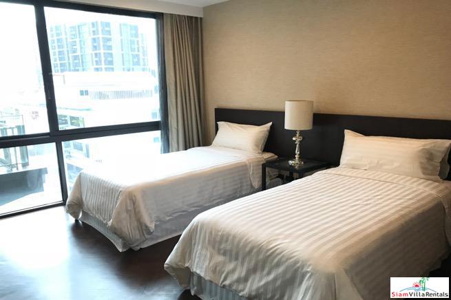 The Grand Villa | Stylish Extra Large Two Bedroom within Walking Distance to BTS Ekkamai