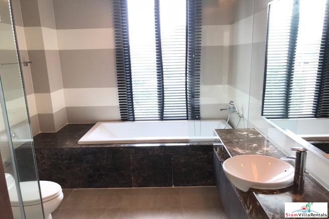 The Grand Villa | Stylish Extra Large Two Bedroom within Walking Distance to BTS Ekkamai