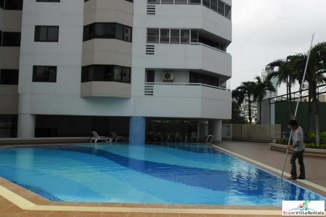 Baan Suan Petch | Roomy Two Bedroom Condo Good for Small Family in Phrom Phong