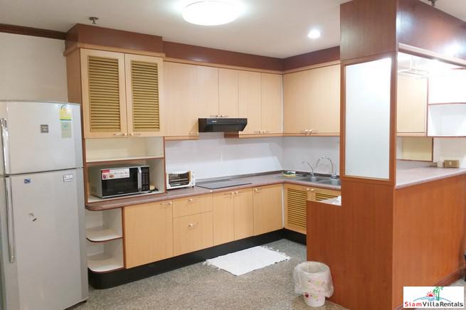 Baan Suan Petch | Roomy Two Bedroom Condo Good for Small Family in Phrom Phong