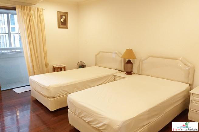 Baan Suan Petch | Roomy Two Bedroom Condo Good for Small Family in Phrom Phong