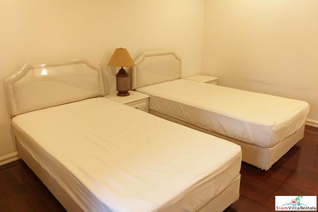Baan Suan Petch | Roomy Two Bedroom Condo Good for Small Family in Phrom Phong