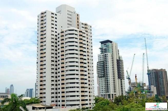 Baan Suan Petch | Roomy Two Bedroom Condo Good for Small Family in Phrom Phong