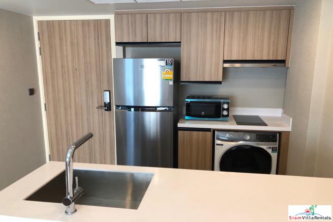 Na Vara Residence | Bright and Sunny One Bedroom Pool View Condo for Rent in Chit Lom