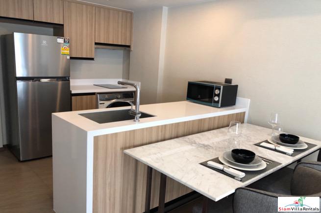Na Vara Residence | Bright and Sunny One Bedroom Pool View Condo for Rent in Chit Lom