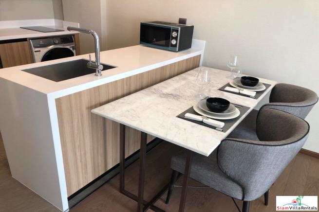 Na Vara Residence | Bright and Sunny One Bedroom Pool View Condo for Rent in Chit Lom