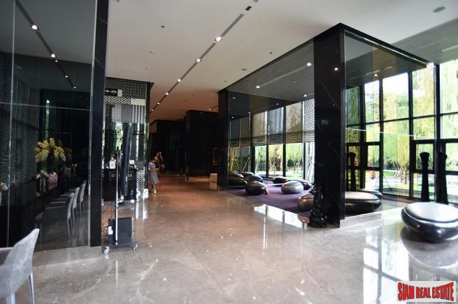 Rhythm Sukhumvit 36 | Comfortable One Bedroom Thong Lo Condo for Rent with City & Pool Views