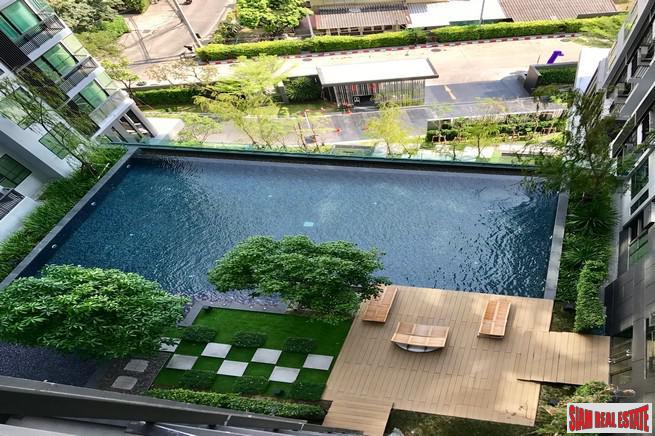 Rhythm Sukhumvit 36 | Comfortable One Bedroom Thong Lo Condo for Rent with City & Pool Views