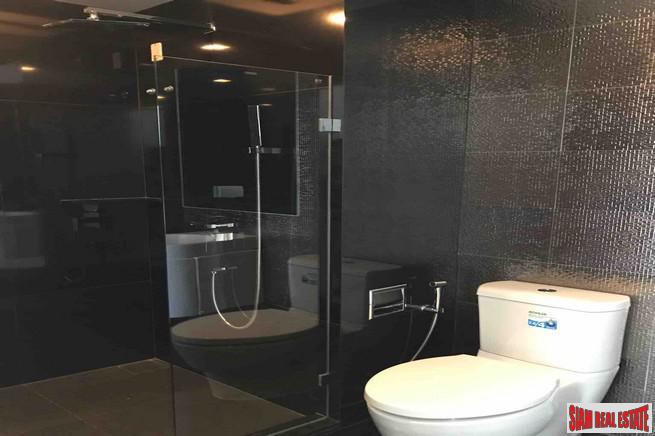 Rhythm Sukhumvit 36 | Comfortable One Bedroom Thong Lo Condo for Rent with City & Pool Views
