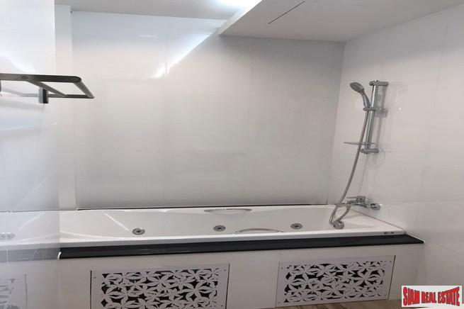 36 D.Well | Large Three Bedroom for Rent in Modern Phra Khanong Low-Rise Condo