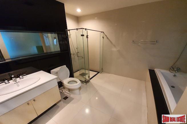 Address Chidlom | Extra Large One Bedroom with City Views for Rent