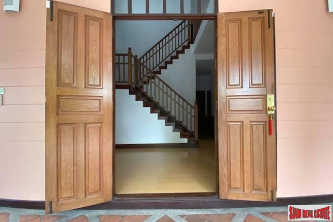 Four Bedroom Pet Friendly House for Rent Near BTS National Stadium