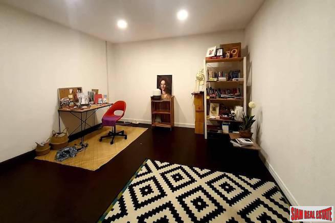 Charming Two Bedroom, Two Storey House for Rent Near BTS Chit Lom | Pet Friendly!