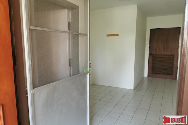 Spacious Two Bedroom Apartment for Rent with Two Balconies in Low Density Building - Phrom Phong