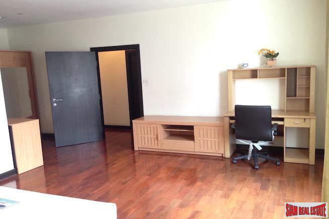 Wilshire | Large Two Bedroom Condo for Rent Close to BTS Phrom Phong