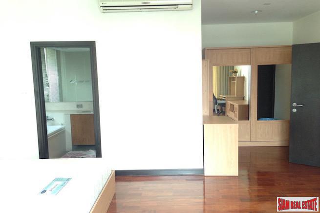 Wilshire | Large Two Bedroom Condo for Rent Close to BTS Phrom Phong