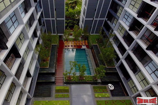 Mode Sukhumvit 61 | Big One Bedroom for Rent in a Low Rise Building Near BTS Ekkamai