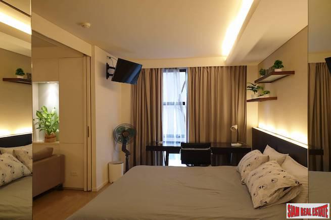 Mode Sukhumvit 61 | Big One Bedroom for Rent in a Low Rise Building Near BTS Ekkamai