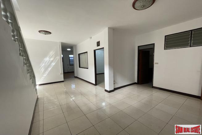 Extra Large Three Bedroom Detached House for Rent in the Heart of the City - Thong Lo