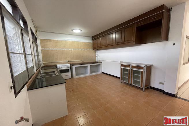 Extra Large Three Bedroom Detached House for Rent in the Heart of the City - Thong Lo