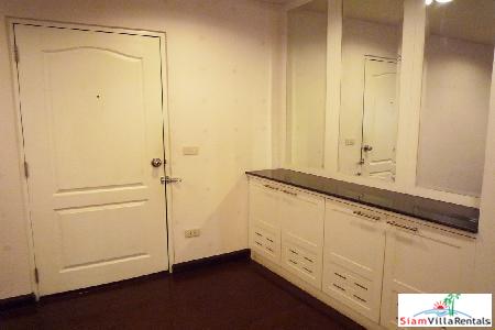Paholyothin Place | Stunning 3 bedroom, 3 bath 135 sqm. Condo for Rent only 2 Minutes Walk to Ari BTS Station