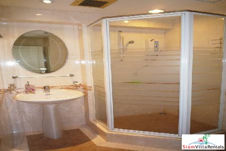 Paholyothin Place | Stunning 3 bedroom, 3 bath 135 sqm. Condo for Rent only 2 Minutes Walk to Ari BTS Station