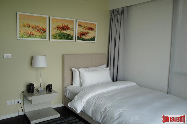 RENTED Two Minutes Walk To Radjadamri BTS Station,