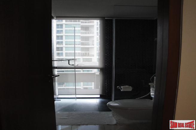RENTED Two Minutes Walk To Radjadamri BTS Station,