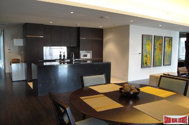 RENTED Two Minutes Walk To Radjadamri BTS Station,