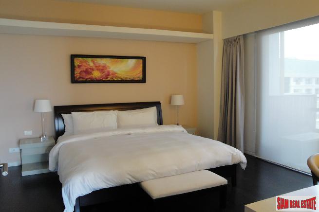 RENTED Two Minutes Walk To Radjadamri BTS Station,