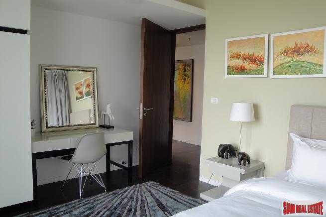 RENTED Two Minutes Walk To Radjadamri BTS Station,