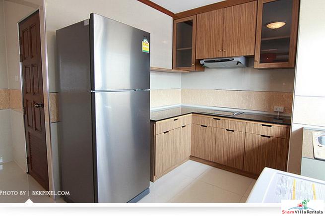 Three Bedroom Pet Friendly Condo a Short walk to BTS Ekamai on Soi 12