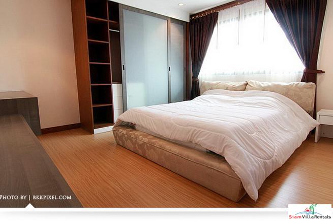 Three Bedroom Pet Friendly Condo a Short walk to BTS Ekamai on Soi 12