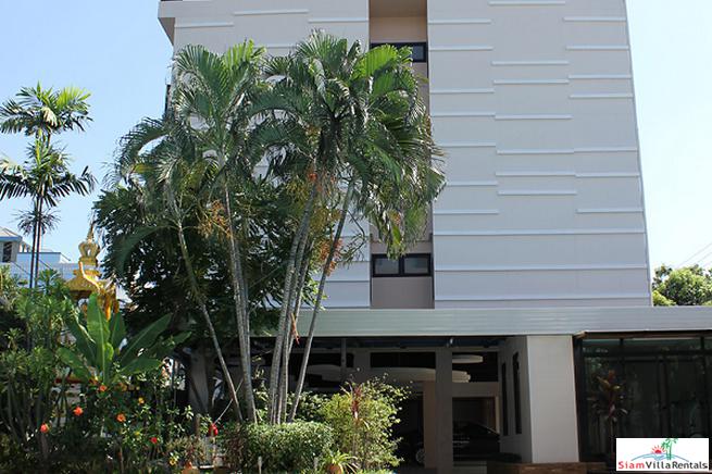 Three Bedroom Pet Friendly Condo a Short walk to BTS Ekamai on Soi 12